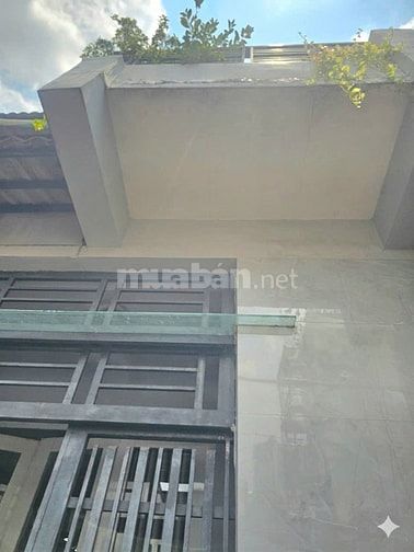 Nhà chiều ngang hơn 5m, 1trệt, 1lầu BTCT. Hẻm 326 Bùi MinhTrực, P6, Q8