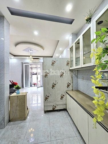 Nhà chiều ngang hơn 5m, 1trệt, 1lầu BTCT. Hẻm 326 Bùi MinhTrực, P6, Q8