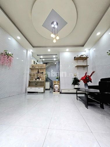Nhà chiều ngang hơn 5m, 1trệt, 1lầu BTCT. Hẻm 326 Bùi MinhTrực, P6, Q8
