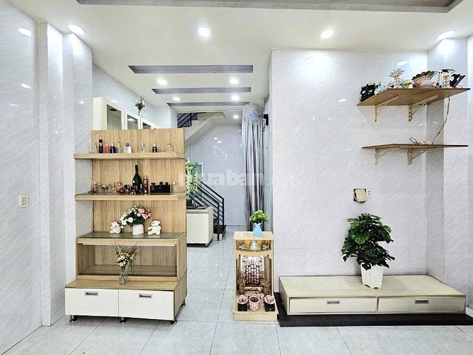 Nhà chiều ngang hơn 5m, 1trệt, 1lầu BTCT. Hẻm 326 Bùi MinhTrực, P6, Q8