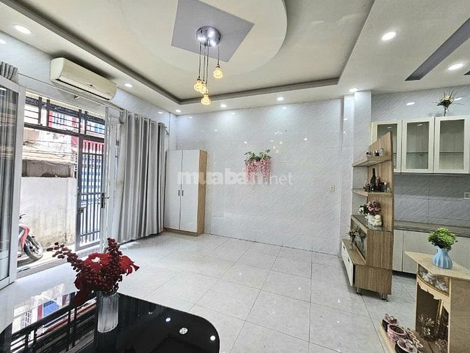 Nhà chiều ngang hơn 5m, 1trệt, 1lầu BTCT. Hẻm 326 Bùi MinhTrực, P6, Q8