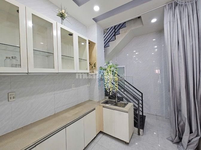 Nhà chiều ngang hơn 5m, 1trệt, 1lầu BTCT. Hẻm 326 Bùi MinhTrực, P6, Q8