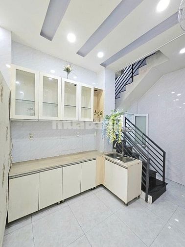 Nhà chiều ngang hơn 5m, 1trệt, 1lầu BTCT. Hẻm 326 Bùi MinhTrực, P6, Q8