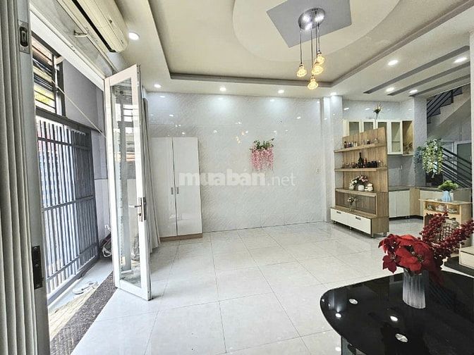 Nhà chiều ngang hơn 5m, 1trệt, 1lầu BTCT. Hẻm 326 Bùi MinhTrực, P6, Q8