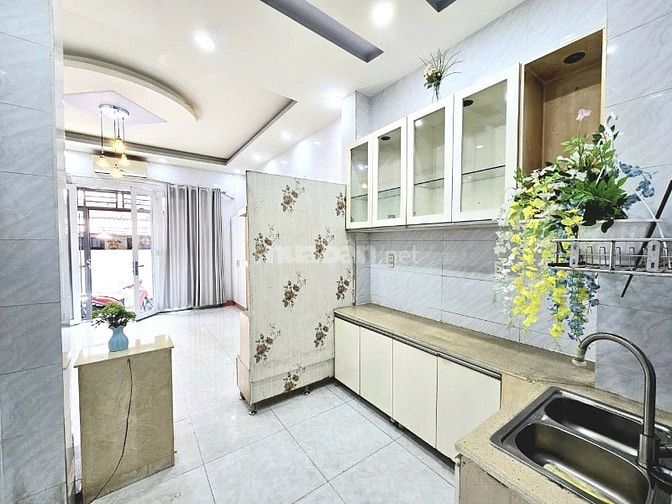 Nhà chiều ngang hơn 5m, 1trệt, 1lầu BTCT. Hẻm 326 Bùi MinhTrực, P6, Q8
