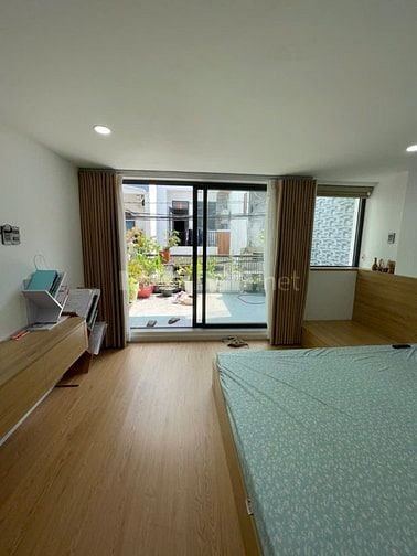 NHÀ LẠC LONG QUÂN- ĐẦM SEN 4 X 14M 3 TẦNG ĐÚC HẺM XE HƠI