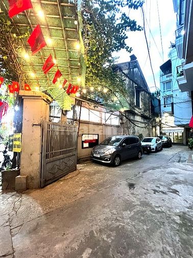 Cần bán nhà mặt phố 22 Tăng Bạt Hổ, phù hợp xây dinh thự