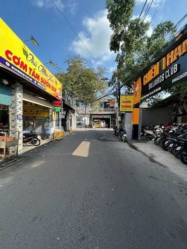Chủ cần bán lô đất mặt tiền đg Lê Văn Thịnh nối dài Q2