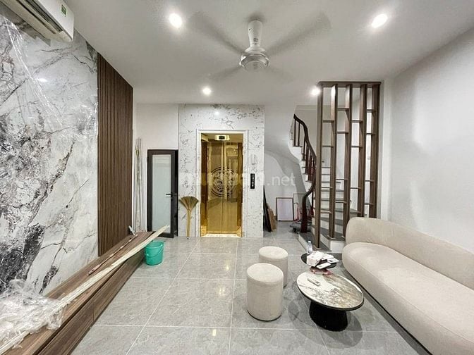 Bán nhà Trần Khát Chân thang máy vài bước ra phố, Dt 46m2, 5t, mt 4m.