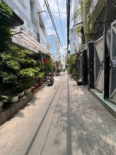 Bán gấp nhà mới đẹp hẻm 888// Lạc Long Quân P.8 Tân Bình.
