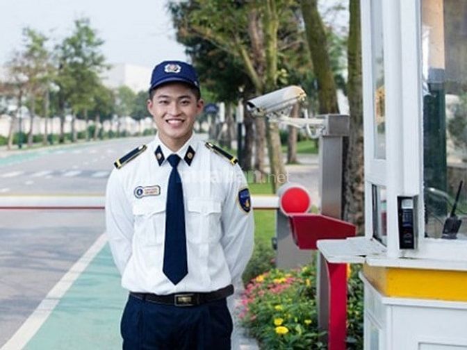 NAM BẢO VỆ QUẸT THẺ XE HOẶC GIÁM SÁT CAMERA CA NGÀY HOẶC ĐÊM 