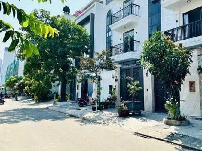 Bán villa Nguyễn Hoàng, Q2 - đối diện Công Viên, nhà mới 100%, 126m²