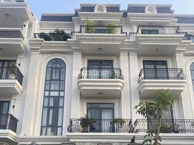Bán villa Nguyễn Hoàng, Q2 - đối diện Công Viên, nhà mới 100%, 126m²