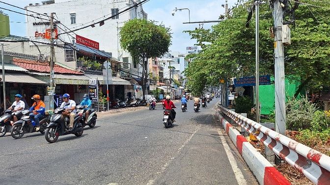Nhà Hẻm 14B Hưng Phú, P8, Q8. Nhà 1 trệt, 2 lầu,ST.Ngang 6,4m x Dài 4m