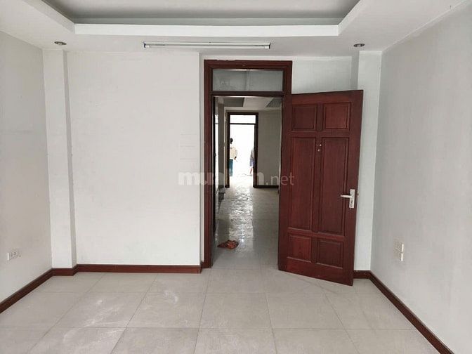 Cho thuê nhà mặt phố Quan Nhân, 70m2 x 4T, Lô góc MT 10m, giá 3x triệu