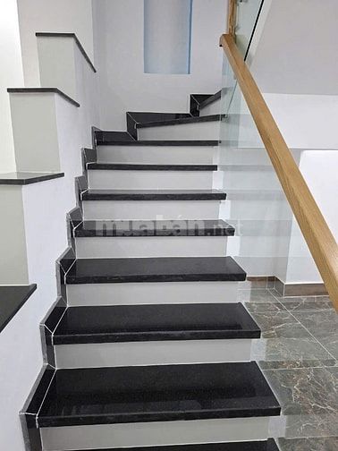 Chủ cần bán nhà mới xây vào ở ngay gần bệnh viện Q2
