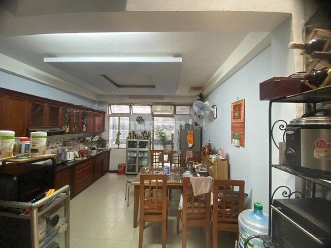 Nhà Bán đối diện công viên, giao thông thuận lợi, gần tường Đại học