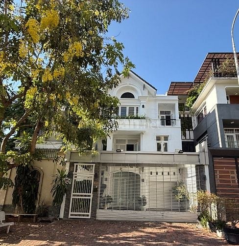 Bán BT chính chủ giá rẻ tại Khu đô thị Nam Long, Quân 7. Dt 8x24m