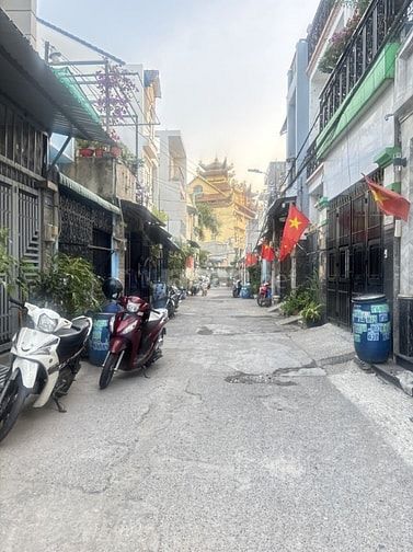 Nhà 3 Tầng Sử Dụng 100m2 SHR Hoàn Công Hẻm ô tô Nhỉnh 5 Tỷ Hỗ Trợ vay