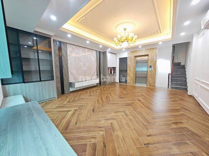 NHÀ MỚI -PHẠM VĂN ĐỒNG- CỔ NHUẾ -THANG MÁY - GARA Ô TÔ TRONG NHÀ - FUL