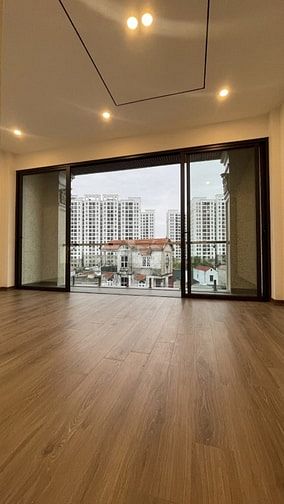 Nguyễn Văn Cừ - Long Biên – Ô TÔ Tr – 92 M2 – 7 Tầng – MT 5 M - Giá 17