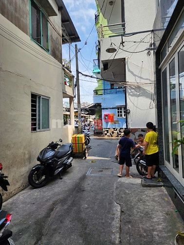 Bán nhà riêng 68m2 đường Cao Thắng, chợ Phú Nhuận. LH: 0903799798