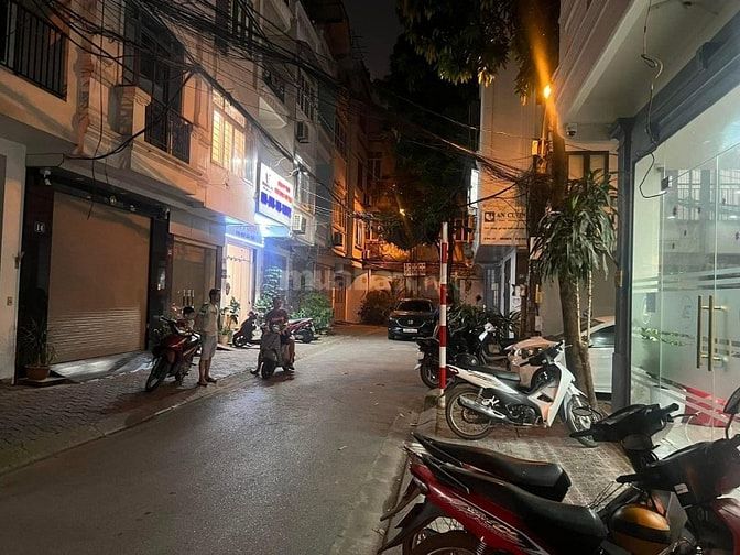 PHÂN LÔ Ô TÔ TRÁNH KINH DOANH VĂN PHÒNG VỈA HÈ 2 BÊN GIÁ 25 TỶ