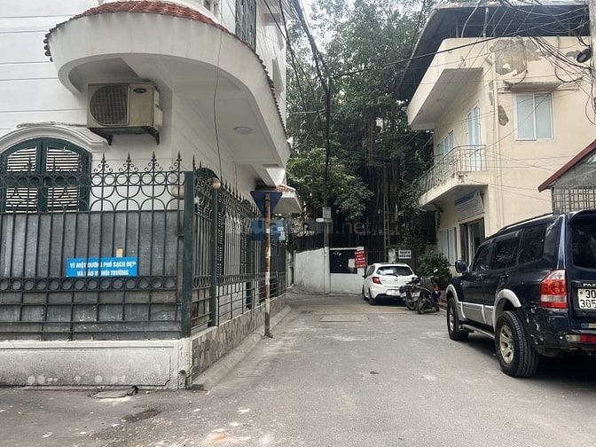Bán Đất Phố Nguyễn Văn Cừ - Long Biên – 102 M2 – MT 4/7 M Giá 21.8 Tỷ.
