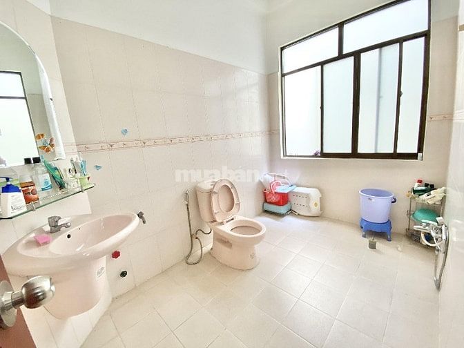 Căn nhà trang bị đầy đủ nội thất cao cấp ngay Lotte Quận 7