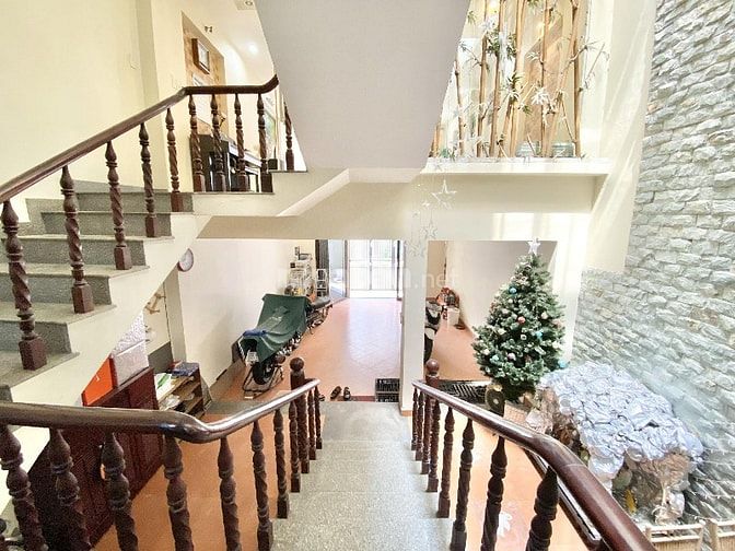 Căn nhà trang bị đầy đủ nội thất cao cấp ngay Lotte Quận 7