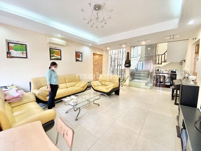 Căn nhà trang bị đầy đủ nội thất cao cấp ngay Lotte Quận 7