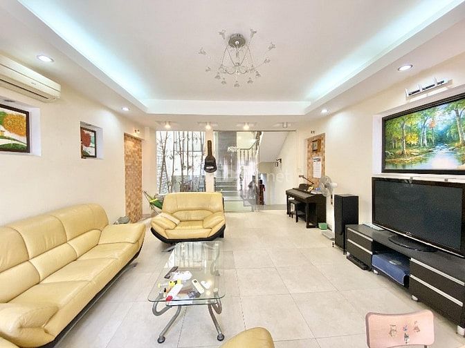 Căn nhà trang bị đầy đủ nội thất cao cấp ngay Lotte Quận 7