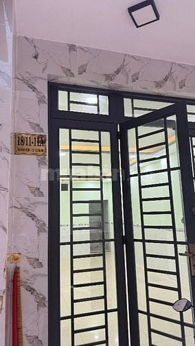 Cho thuê nhà hẻm 3 m, cách chợ Tân Bình 100m.