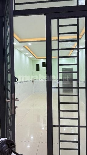 Cho thuê nhà hẻm 3 m, cách chợ Tân Bình 100m.