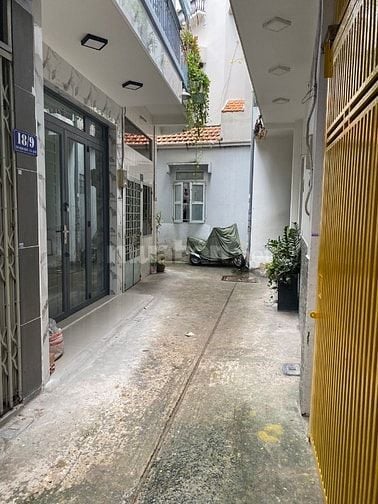 Cho thuê nhà hẻm 3 m, cách chợ Tân Bình 100m.