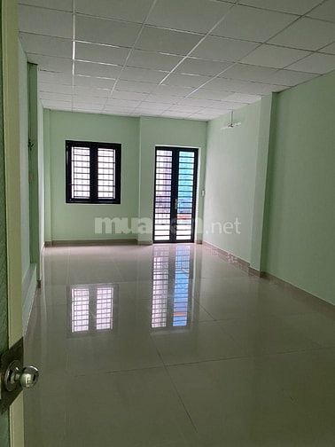Cho thuê nhà hẻm 3 m, cách chợ Tân Bình 100m.