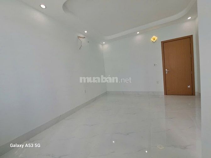 Nhà mới 💯% Dt 4x10,5m 2 lầu, Nhà một xẹt, Hẻm xe hơi, 