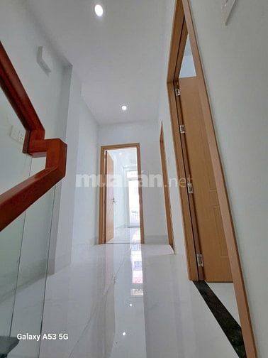 Nhà mới 💯% Dt 4x10,5m 2 lầu, Nhà một xẹt, Hẻm xe hơi, 