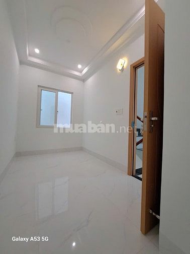 Nhà mới 💯% Dt 4x10,5m 2 lầu, Nhà một xẹt, Hẻm xe hơi, 