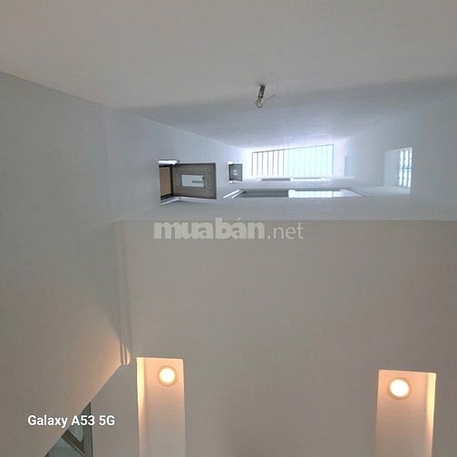 Nhà mới 💯% Dt 4x10,5m 2 lầu, Nhà một xẹt, Hẻm xe hơi, 