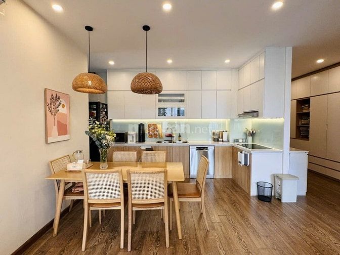 Bán CHCC 113 Trung Kính, 100m2, nhà đẹp! 0975118822