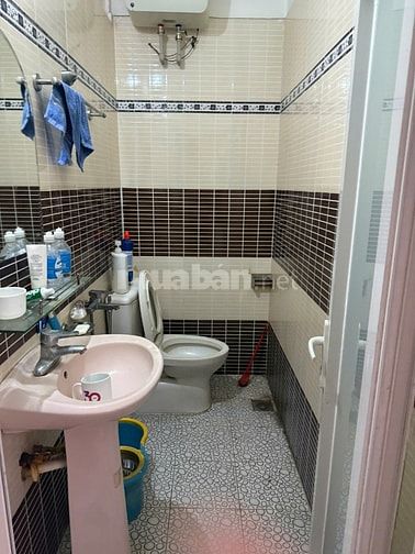 Nhà 6 tầng mặt phố Đê La Thành nhỏ hợp làm công ty, văn phòng,cửa hàng