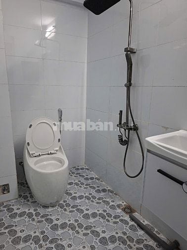 Cần bán hoặc cho thuê nhà gần trường đại học 