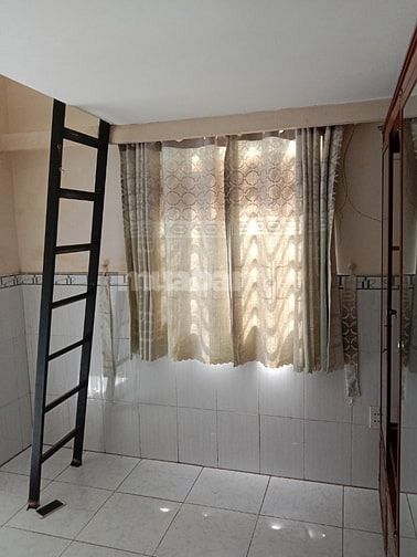 phòng trọ có balcon, cửa sổ to, gần chợ