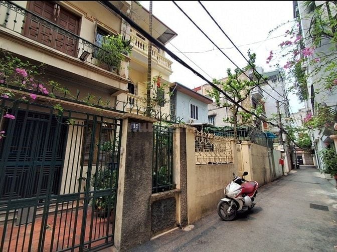 Phố Bồ Đề Long Biên – Ô TÔ - 98 M2 – 3 Tầng – MT 5.2 M – Giá 23.3 Tỷ. 