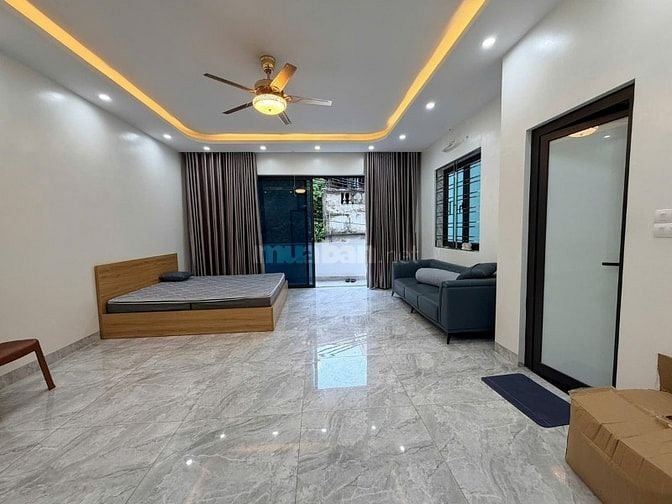 Bán gấp nhà CG, tô Mặt tiền 9m, diện tich 99m2, thang máy, giá 27,9 tỷ
