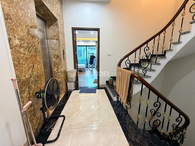 Bán gấp nhà CG, tô Mặt tiền 9m, diện tich 99m2, thang máy, giá 27,9 tỷ