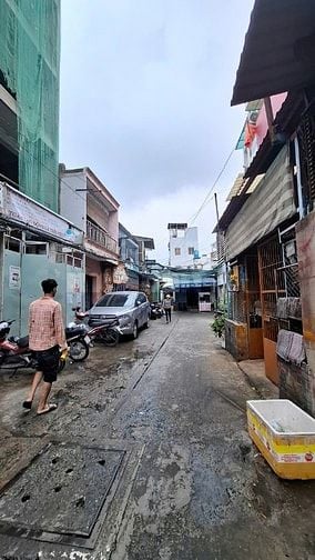 Bán nhà hẻm ô tô thông Lạc Long Quân, Quận 11, 33m2, chỉ 2 tỷ 99