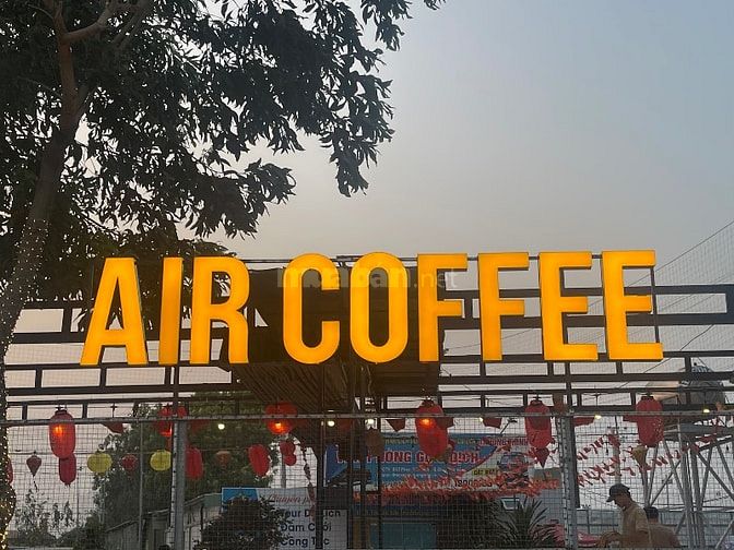 Tuyển nhân viên phục vụ quán cafe