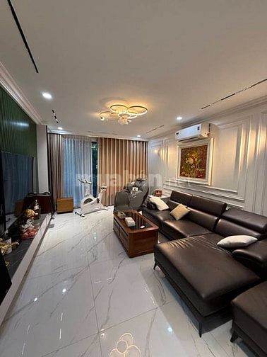 Nhỉnh 5 tỷ, sở hữu căn hộ đẹp & Ở ngay, dt 70m2, Ôtô đỗ chân cầu thang